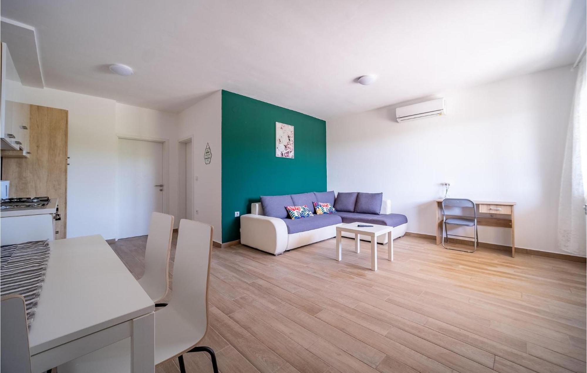 1 Bedroom Beautiful Apartment In Rakovica Dış mekan fotoğraf