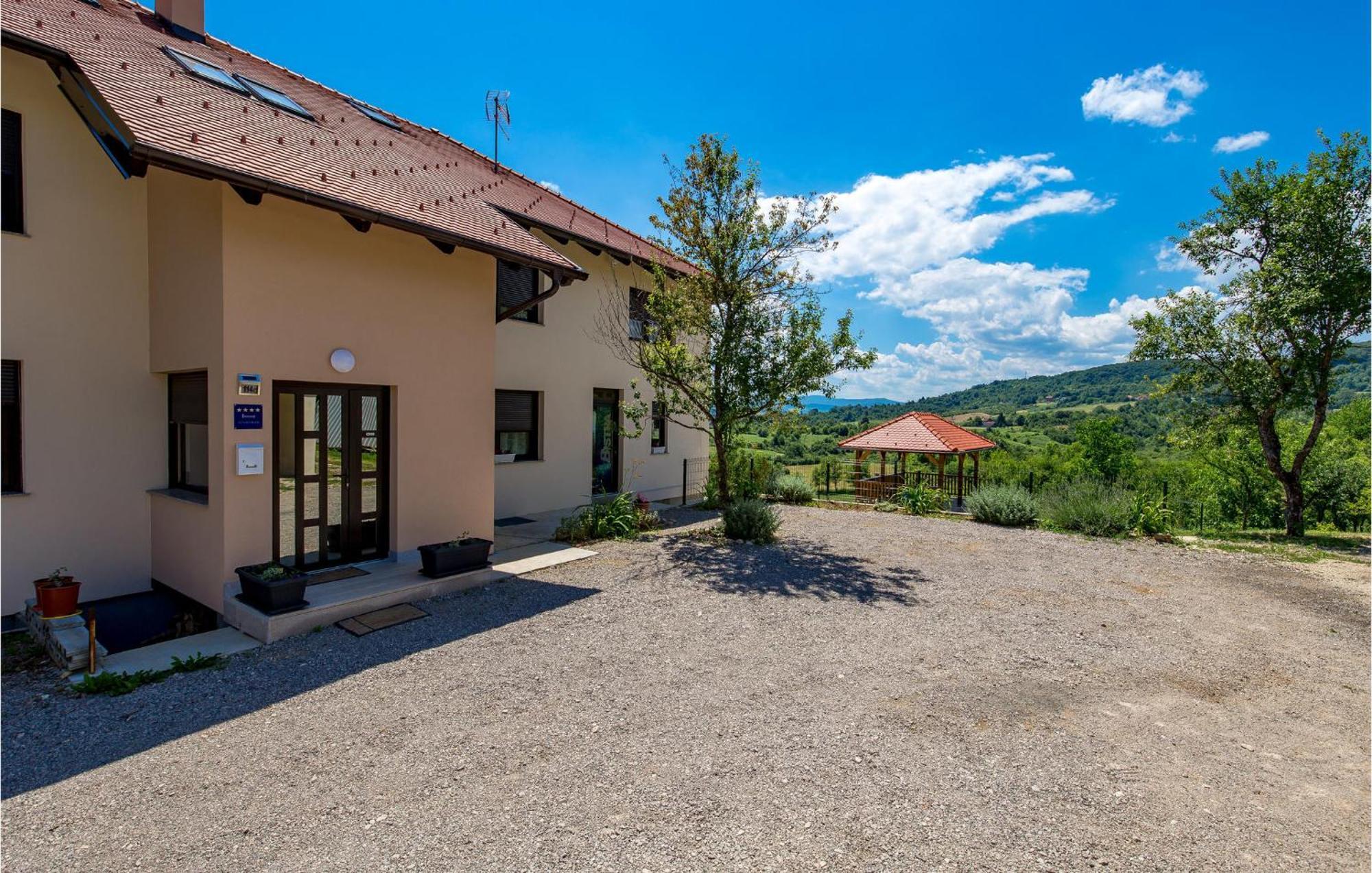 1 Bedroom Beautiful Apartment In Rakovica Dış mekan fotoğraf