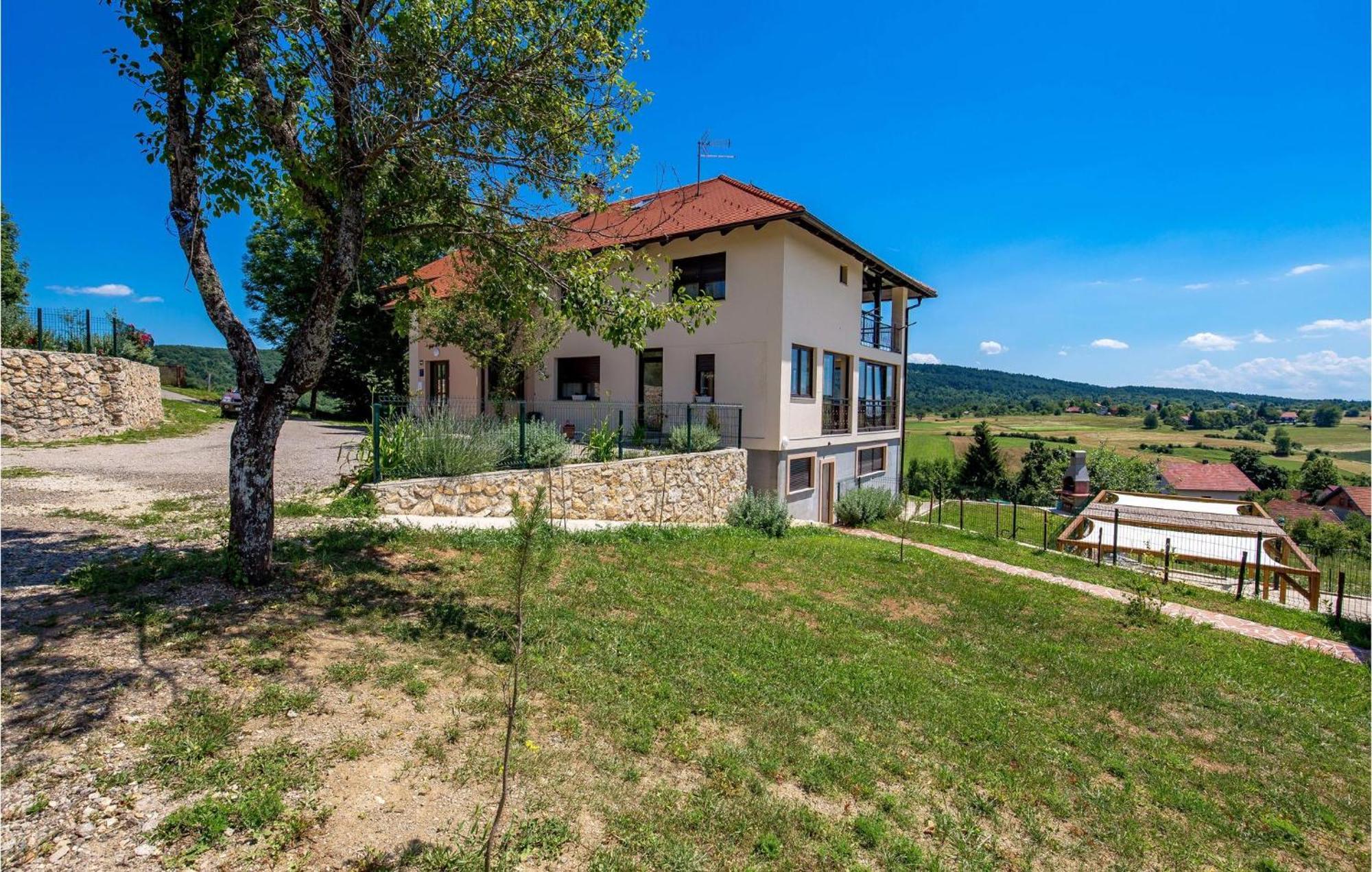 1 Bedroom Beautiful Apartment In Rakovica Dış mekan fotoğraf