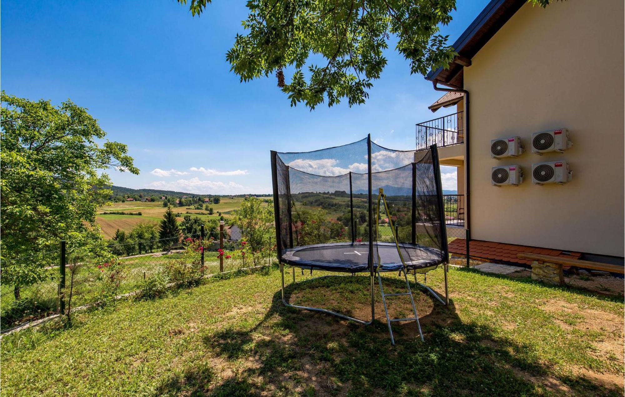 1 Bedroom Beautiful Apartment In Rakovica Dış mekan fotoğraf