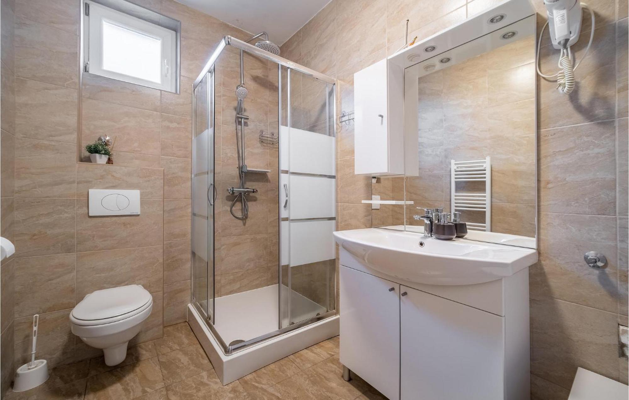 1 Bedroom Beautiful Apartment In Rakovica Dış mekan fotoğraf