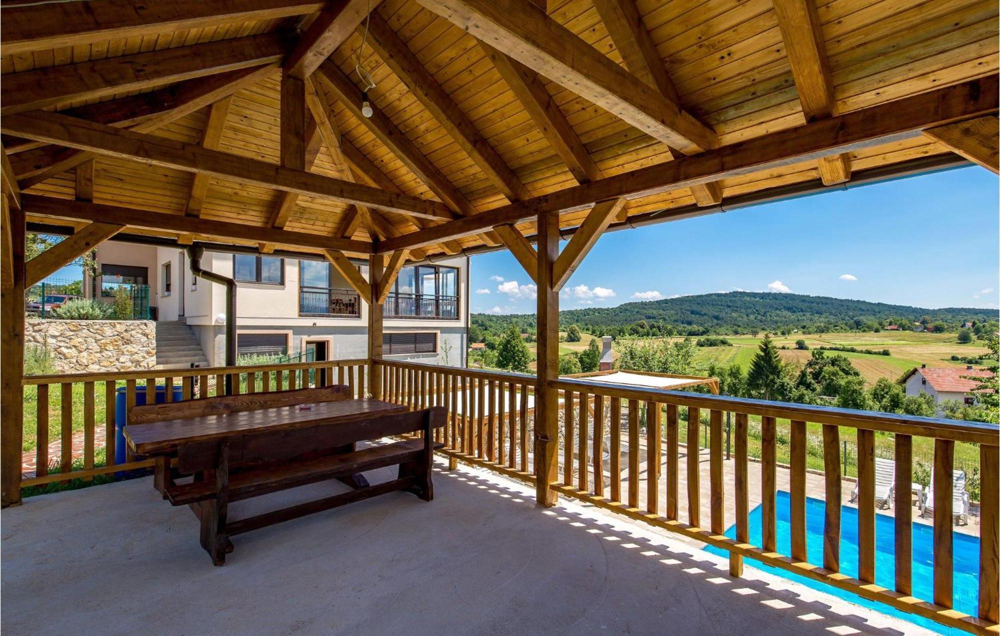 1 Bedroom Beautiful Apartment In Rakovica Dış mekan fotoğraf