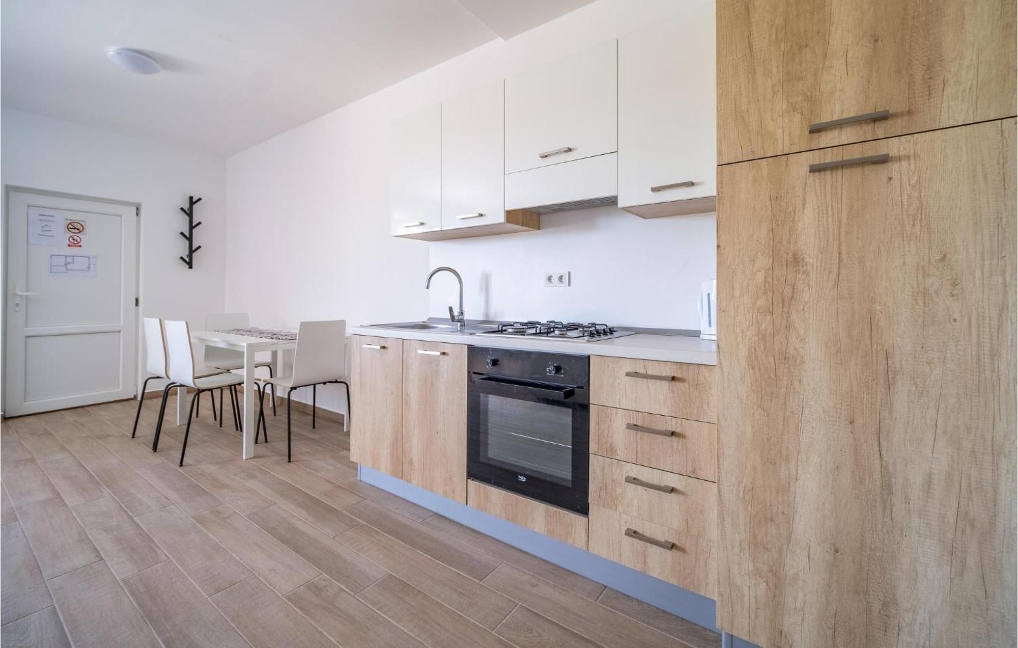 1 Bedroom Beautiful Apartment In Rakovica Dış mekan fotoğraf